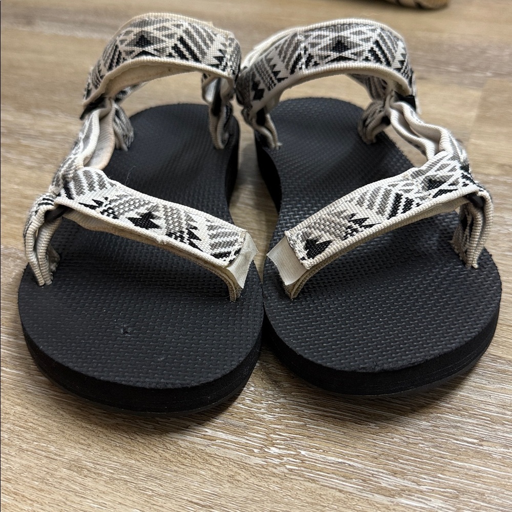 Teva Size 6 Beige and Black Sandals - Picture 3 of 6